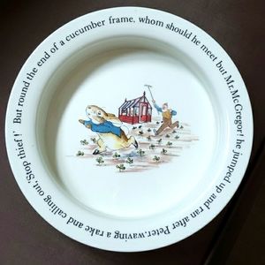 🔥HP🔥VTG Wedgwood kids porridge plate, Peter Rabbit 'Stop Thief'